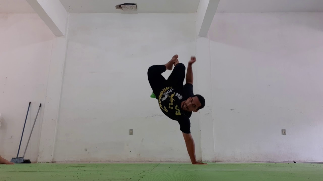 Nega&ccedil;a Capoeira Madalena