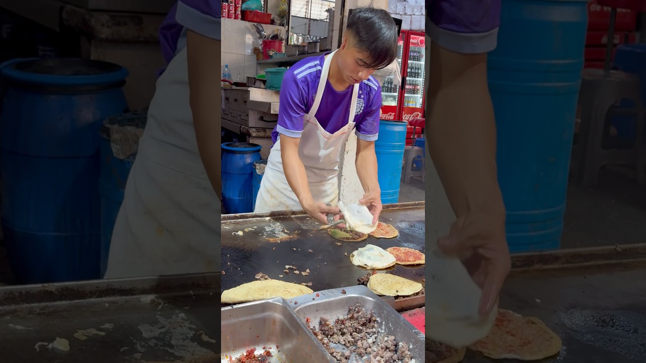Gorditas con bistec en Metro Tacuba #gorditas #preparadas #foodie #viral #parati