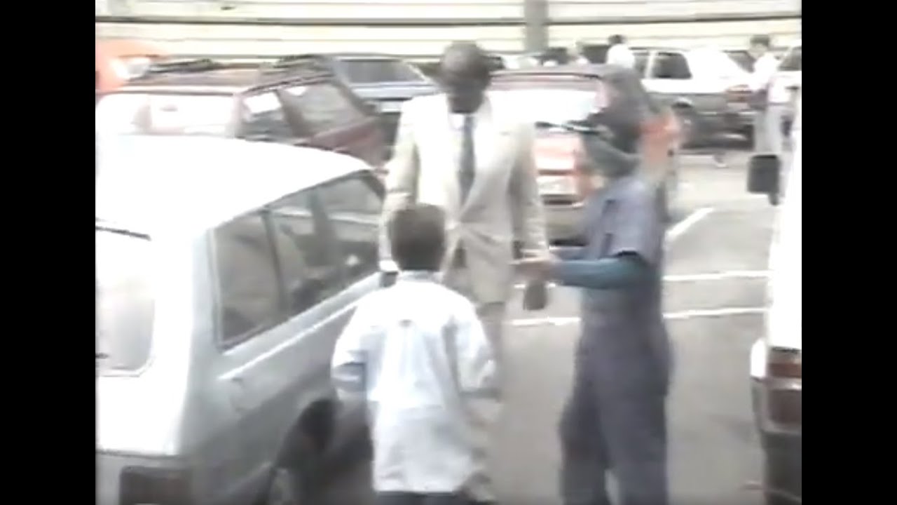 Câmera Escondida - Ivo Holanda manda menino murchar pneu (1994) - Topa Tudo Por Dinheiro (SBT)