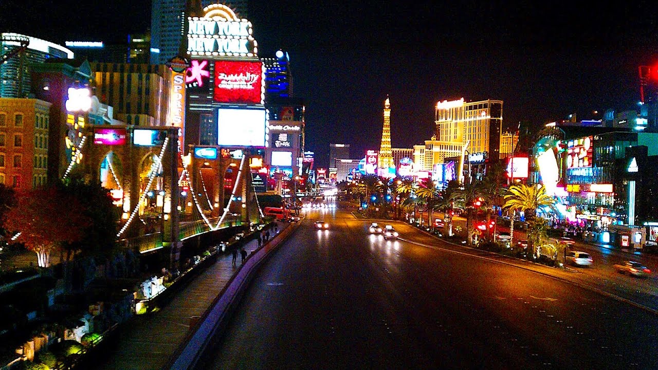 Driving on Las Vegas Boulevard  at Night  in 4K