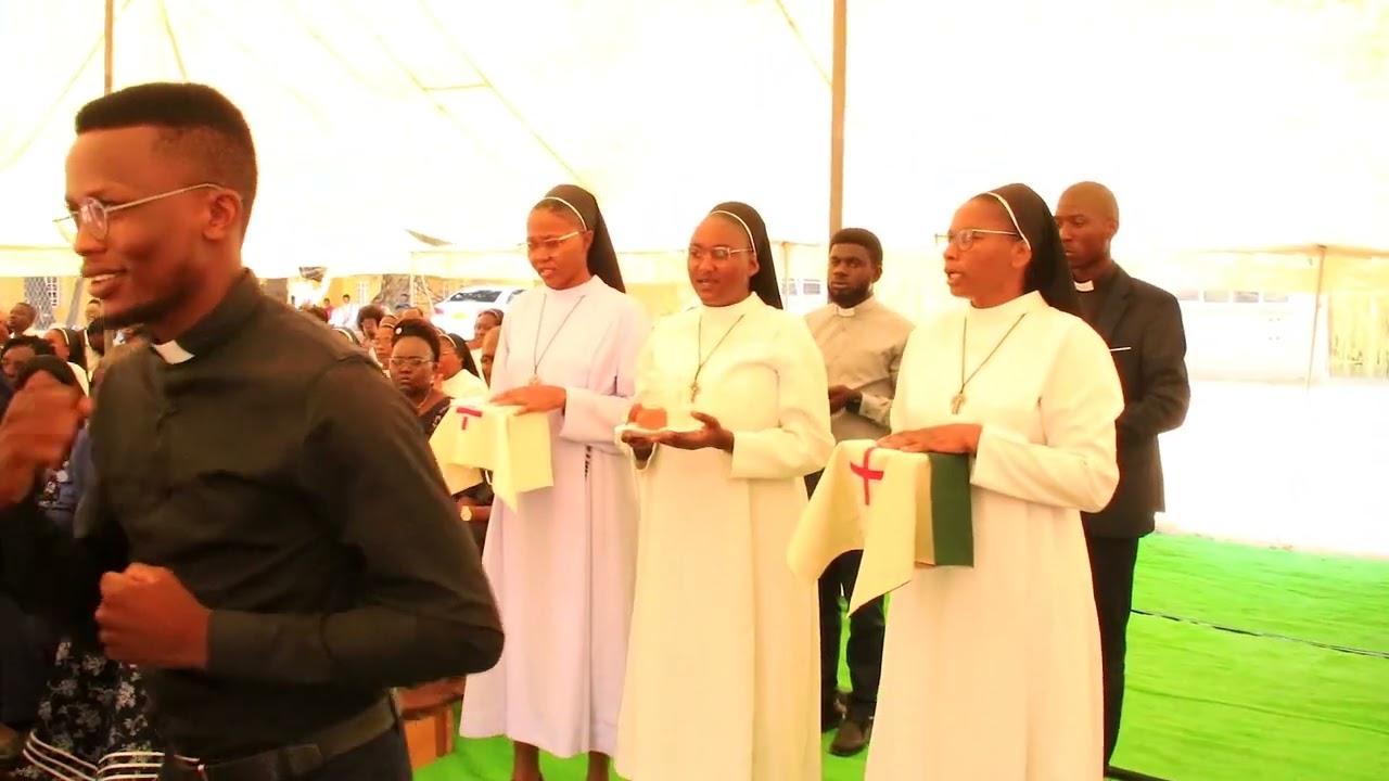 Holy Mass Offertory Procession Okampini