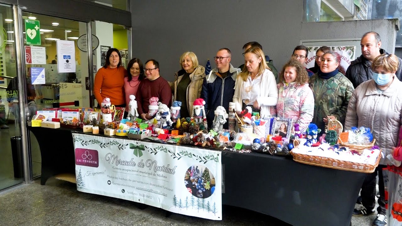 El mercadillo del Centro Ocupacional de Mislata ofrece regalos artesanales y sostenibles