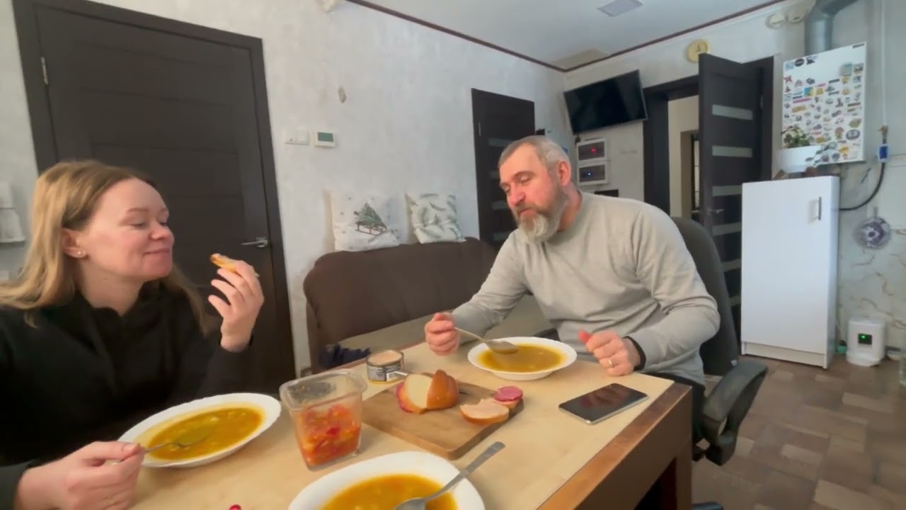 У нас гости,чаёвничаем.Все по очереди…
