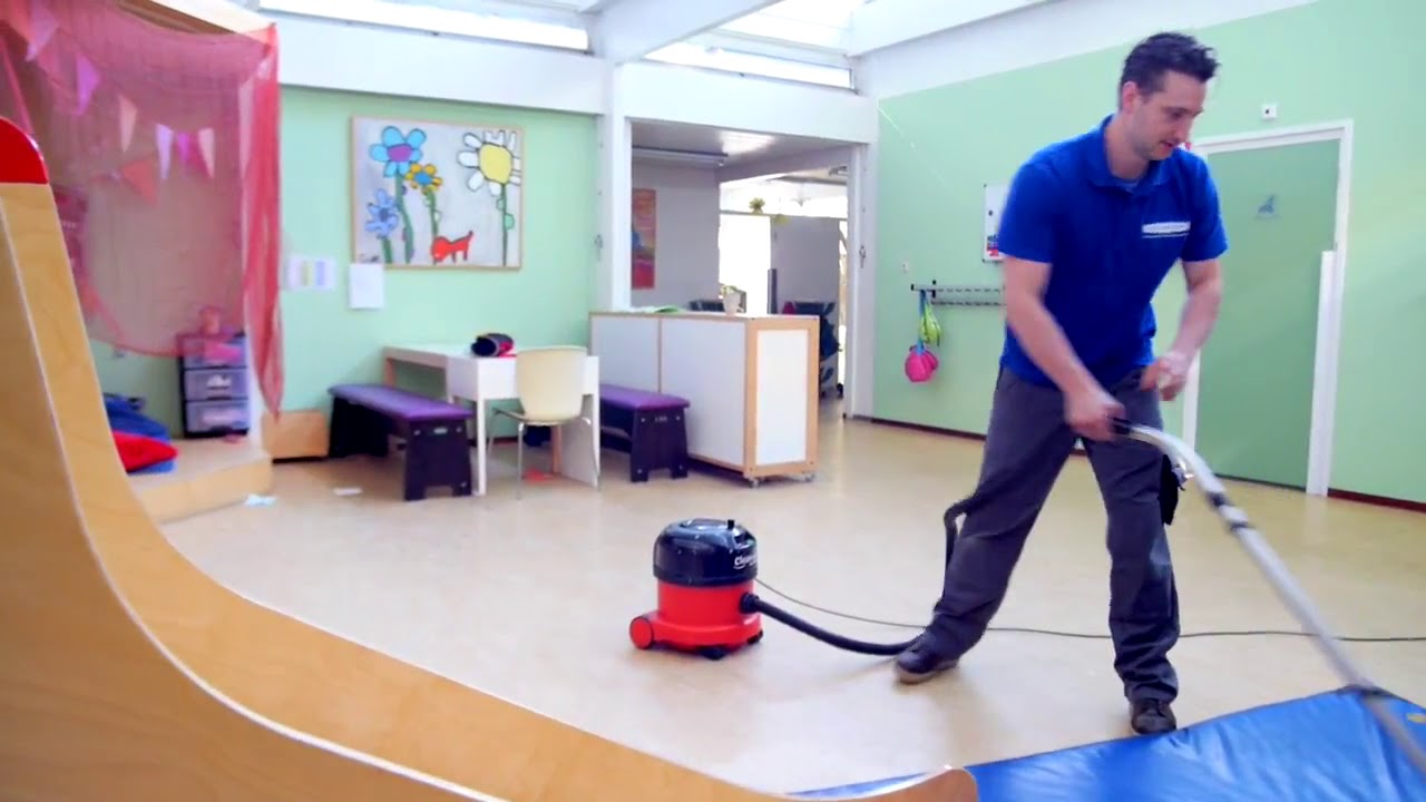 Schoonmaakbedrijf Reinstaat  - Trots op ons bedrijf met 60 man sterk