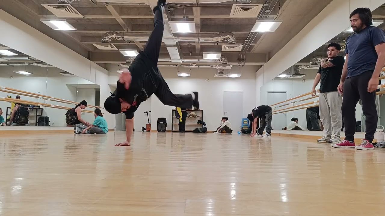 Sesión de práctica en cae, centro de arte emergente,en queretaro ciudad bboy 