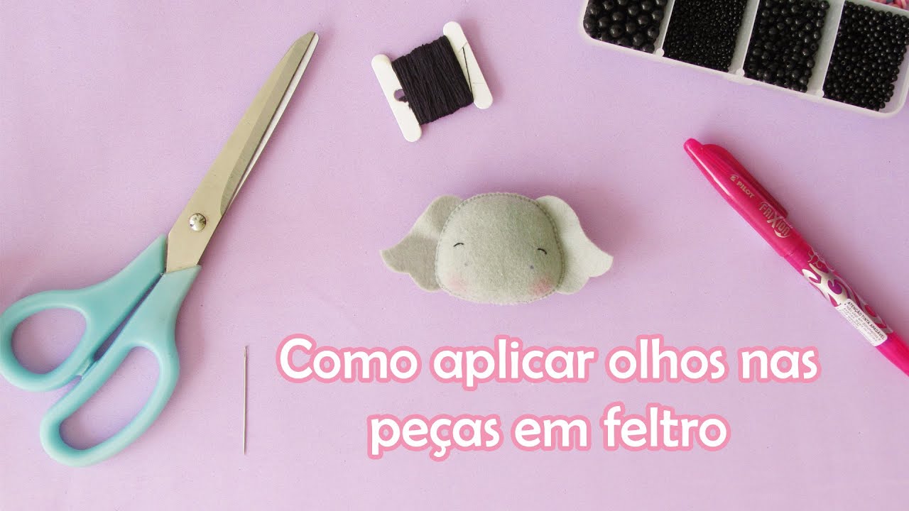 Aplicando olhos em pe&ccedil;as em feltro