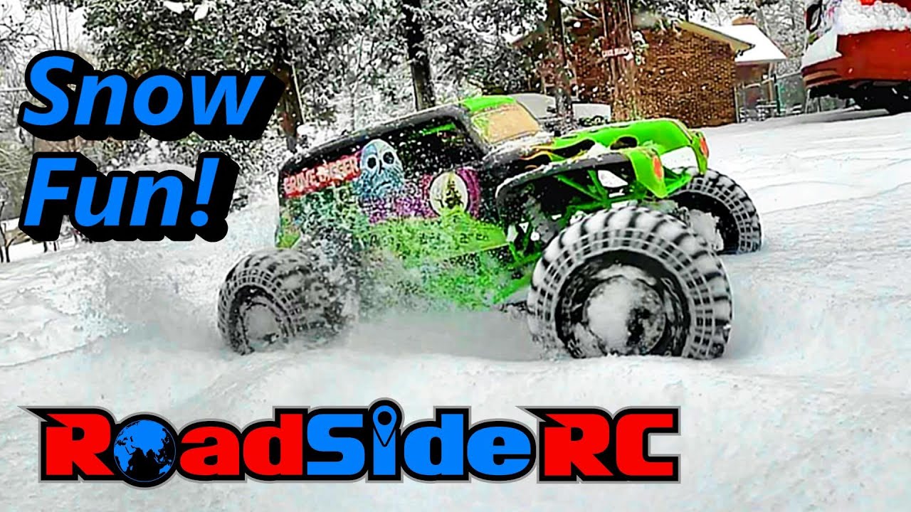 Axial SMT10 Grave Digger Snow Bash & Crawl