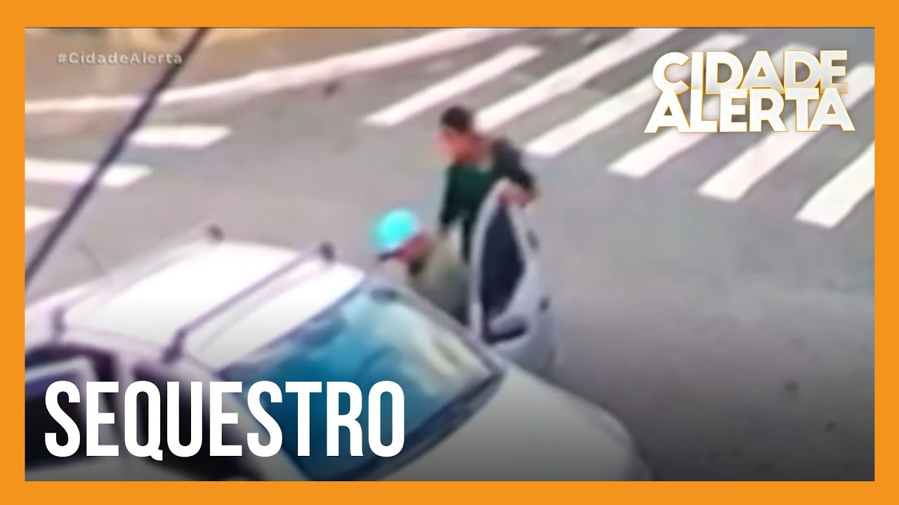 Mãe luta com bandido para defender filho durante assalto