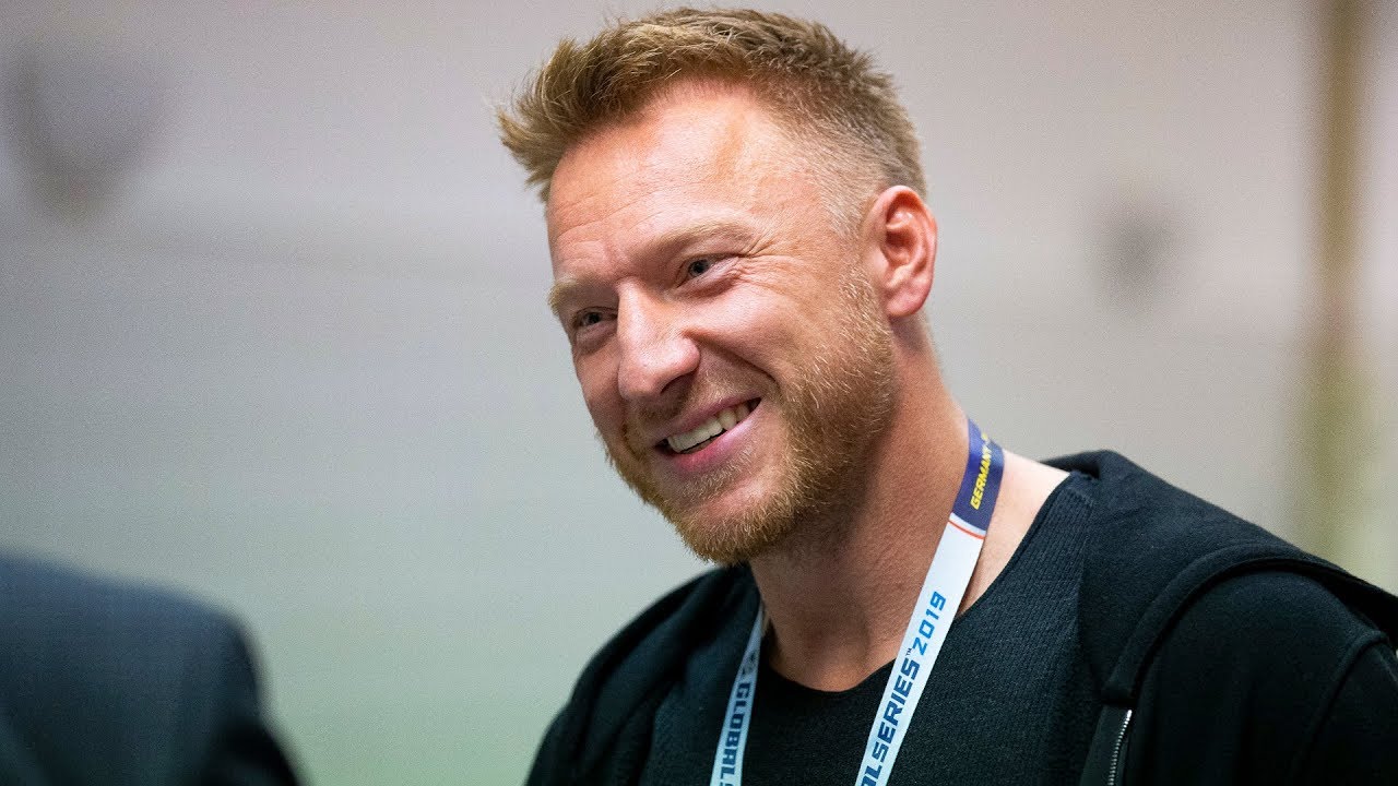 Marian Hossa Surprise Visit in Prague: Mic'd Up | Chicago Blackhawks