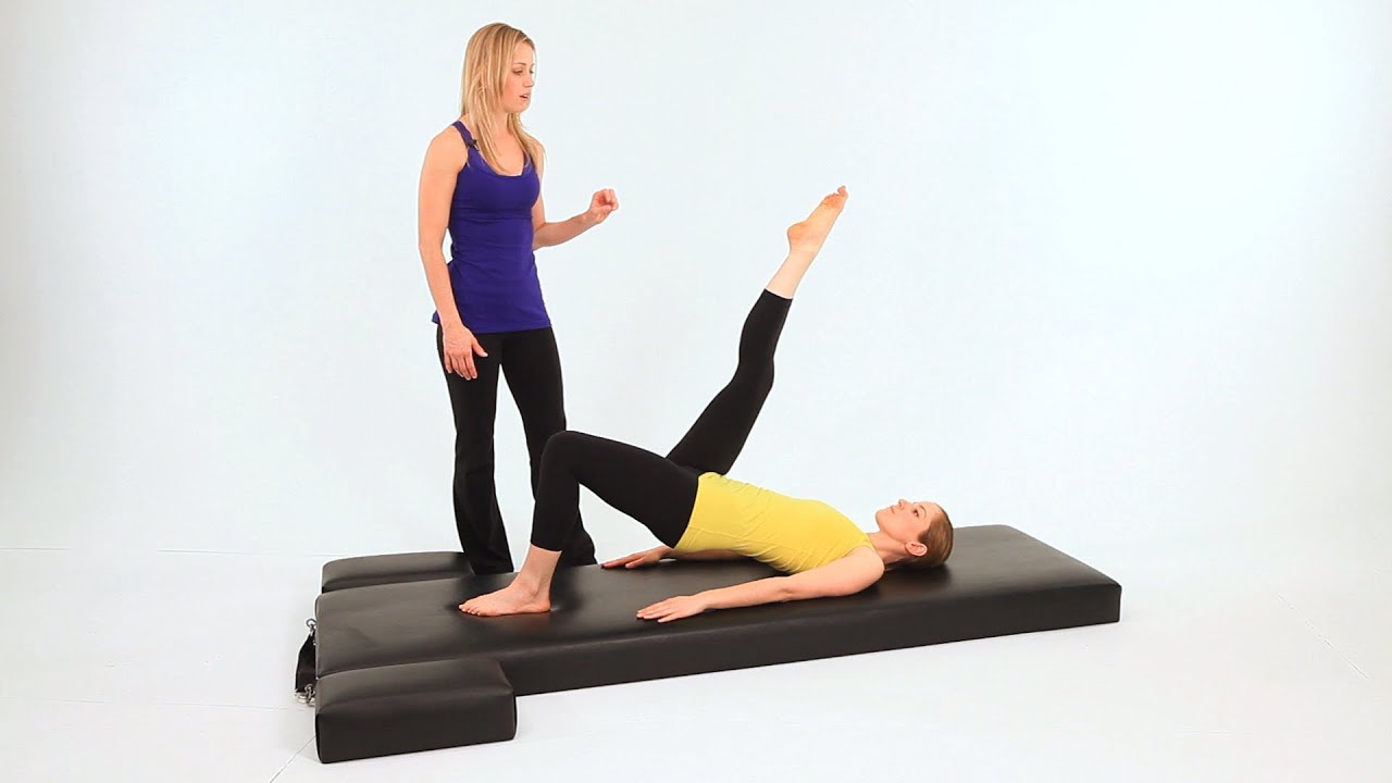 Как делать плечевой мостик | Тренировка пилатеса