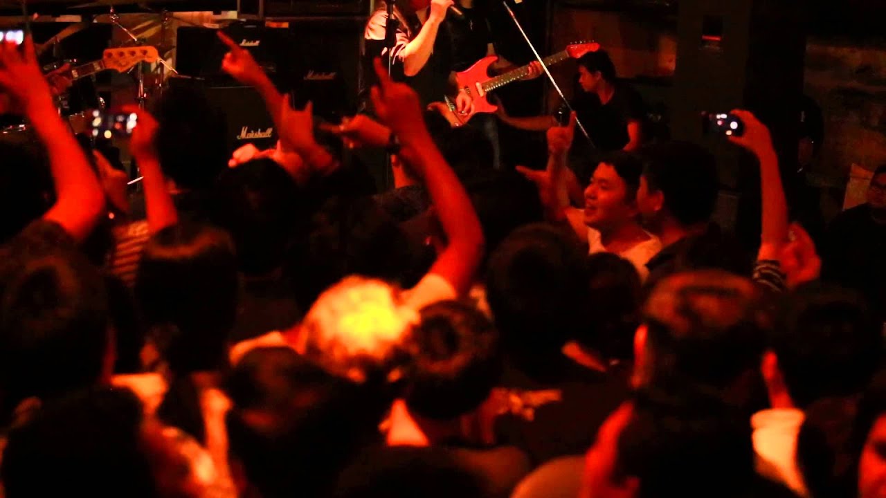 พลังรัก-หิน เหล็ก ไฟ Live at Parking Toys