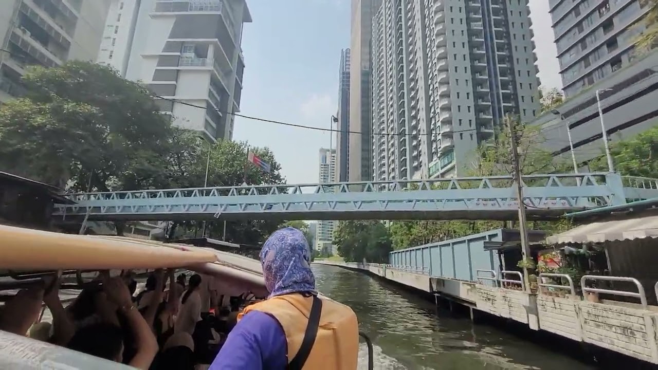 I Caught a Canal Taxi Boat along the Khlong Saen Saep to Asoke Pier #thailand #bangkok