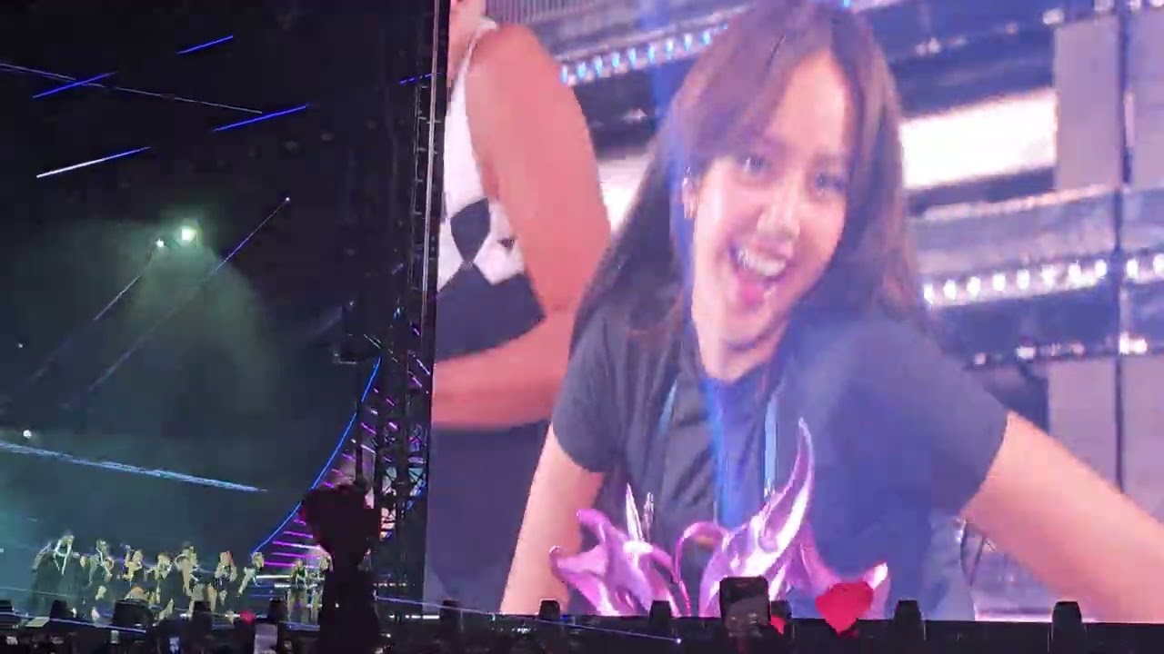 Blackpink in LA at Dodger Stadium - Lisa, Money