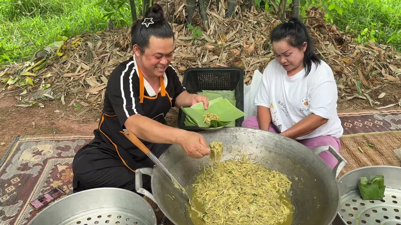 หมกหน่อไม้ใส่หมูสับหม้อใหญ่สูตรที่ลูกค้าชอบ วันนี้แม่กับสาวเฉิ่มช่วยกันทำสุดฝีมือ