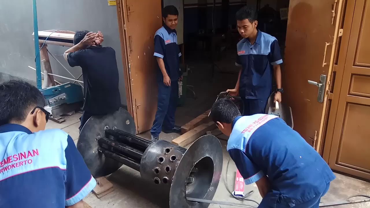 Karya inovatif pembuatan ketel uap vertikal