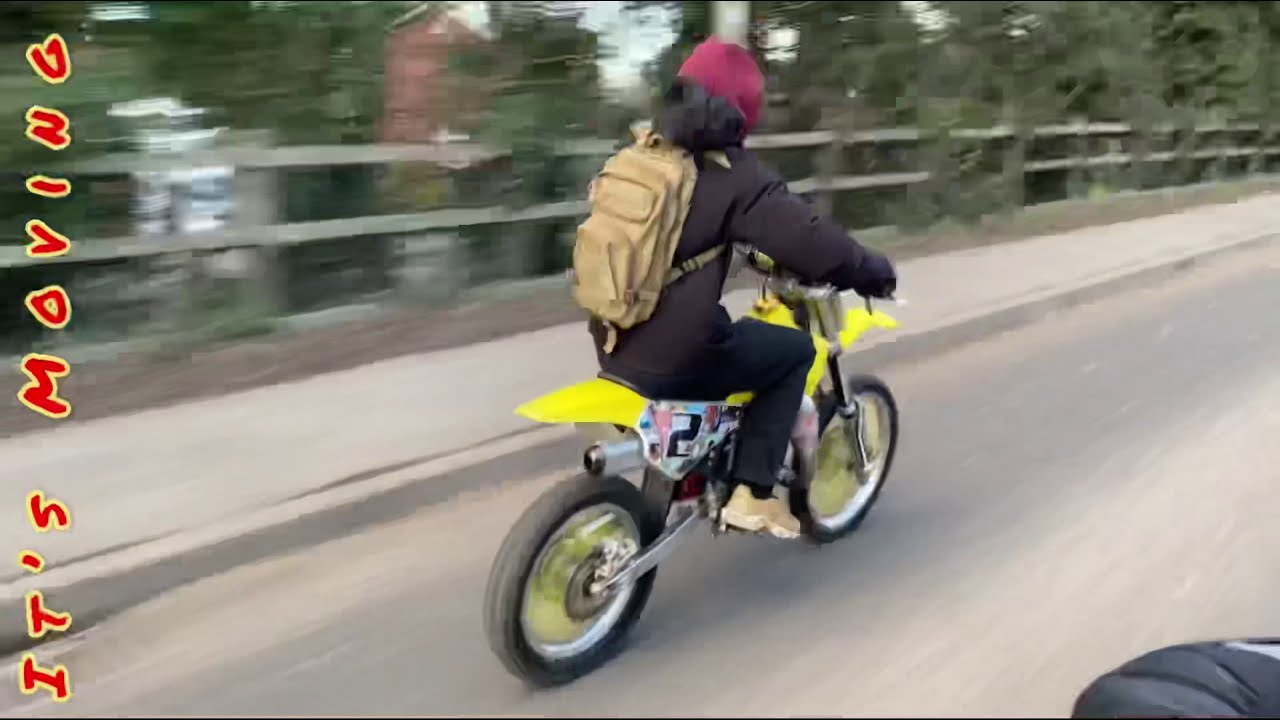 Suzuki Rm85 Hitting Top Speed & Cutting Tru Traffic