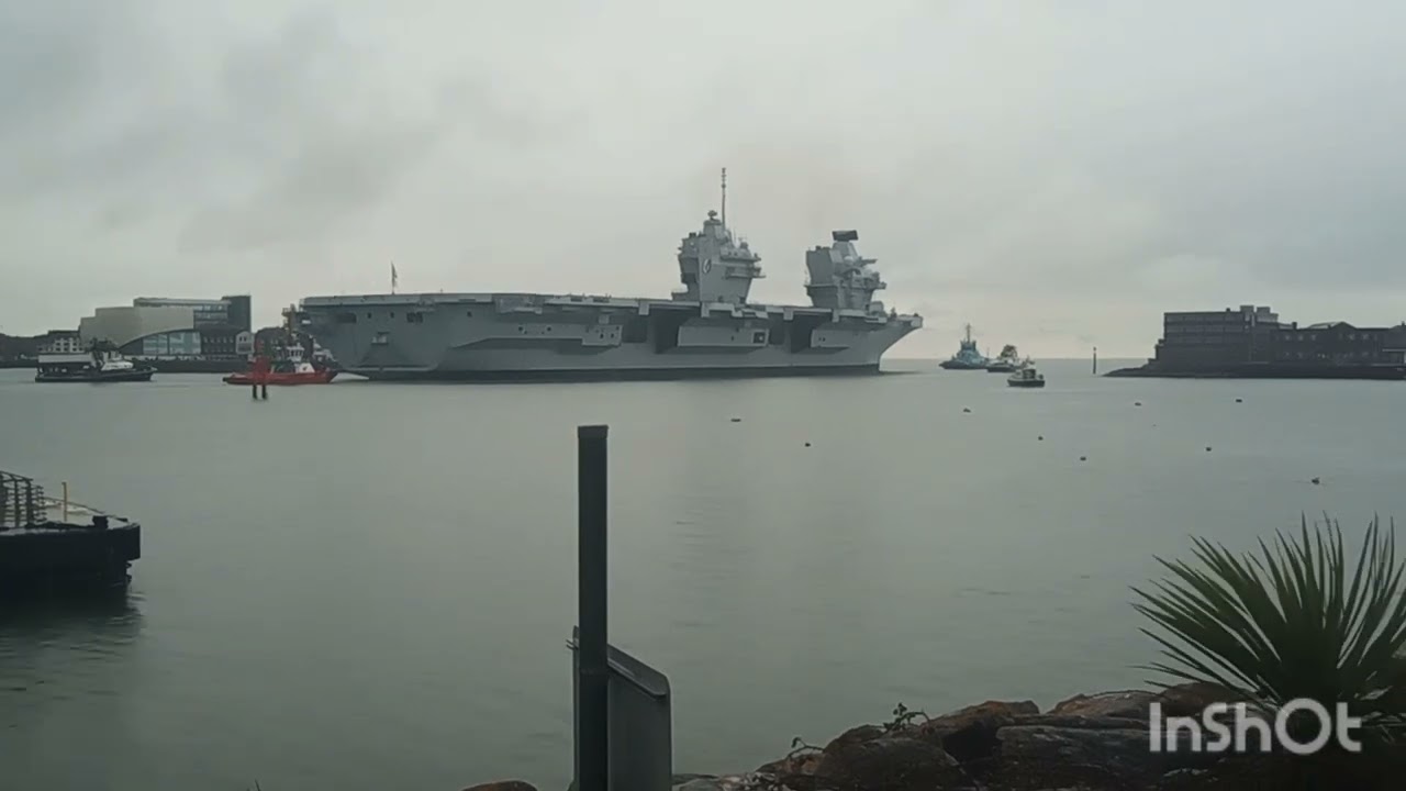 HMS Queen Elizabeth leaving Portsmouth