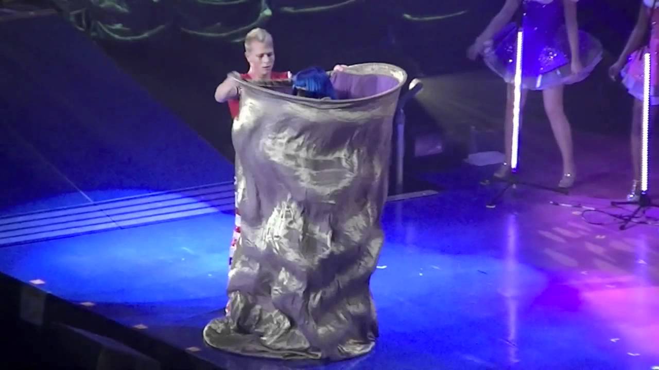 Katy Perry - Hot N Cold- California Dreams Tour - Atlanta 2011 HD