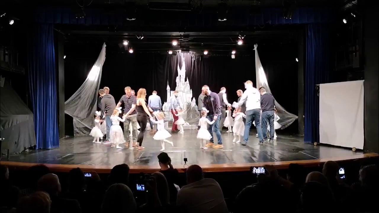 Školka Univerzitka - Bál sněhových vloček 2019 POPELKA