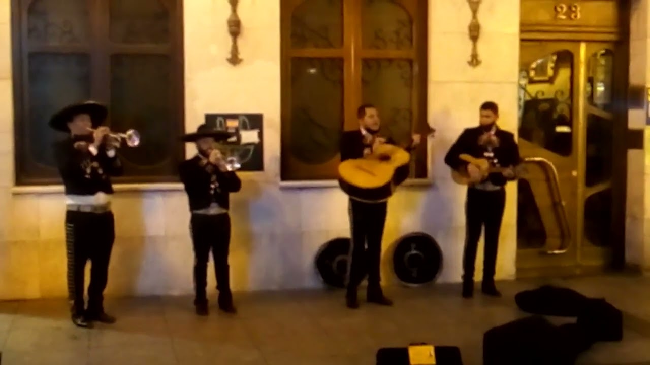 Zaragoza. Diciembre de 2020. Música de Mariachis en la Calle Alfonso de Zaragoza.....