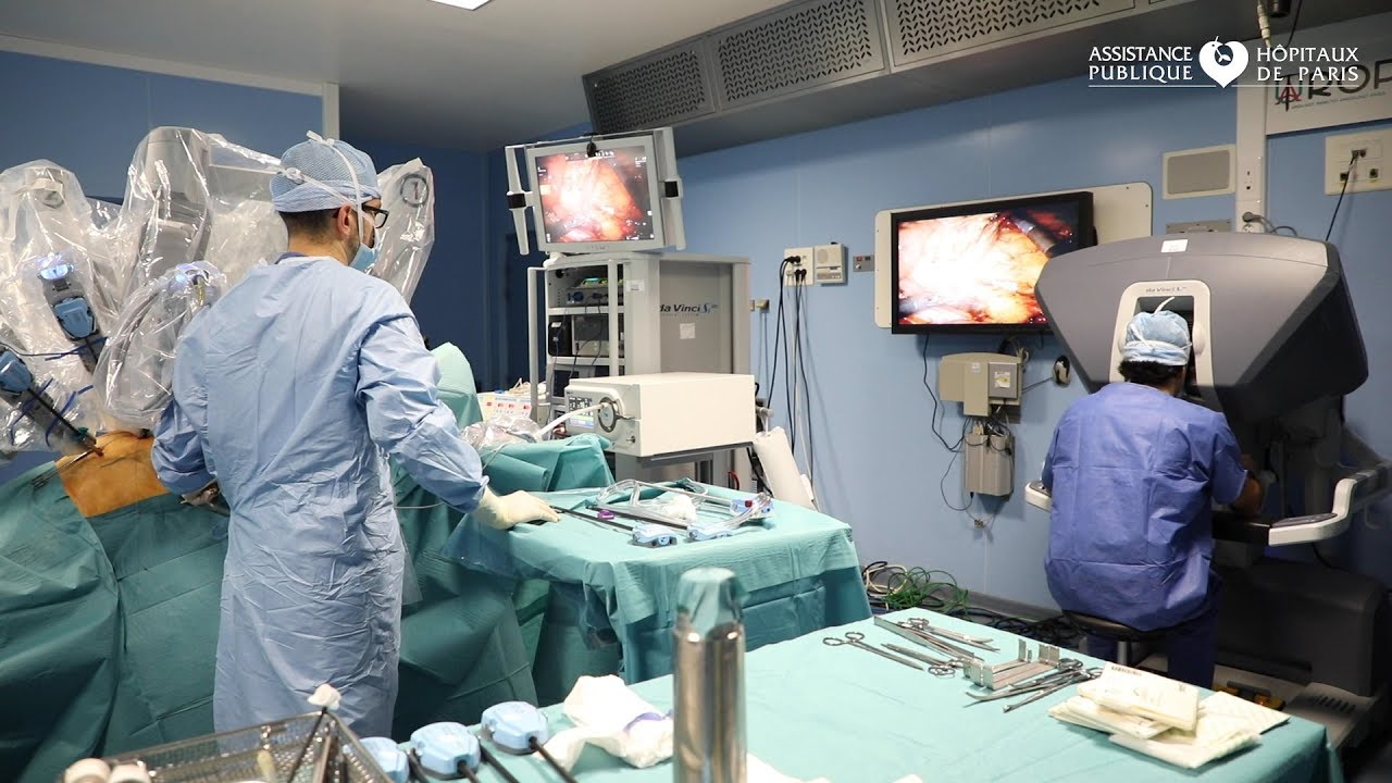 Première opération avec le nouveau robot chirurgical Da Vinci Xi® à l'hôpital Henri-Mondor