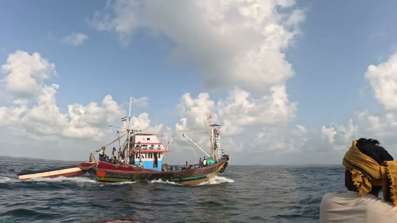 खोल समुद्रात केली जाणारी मासेमारी |आचरा - पिरावाडी | @rajsalunke1795 #fishing #achara #malvan 
