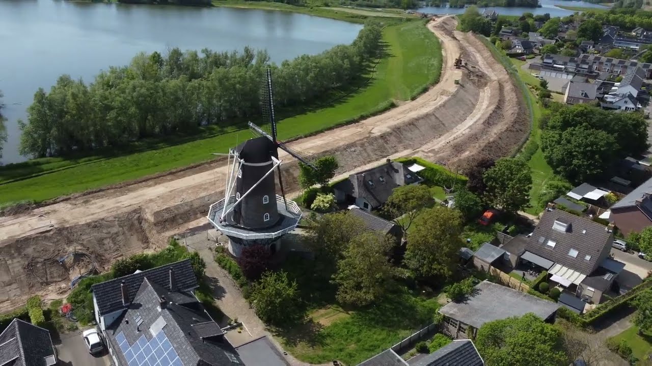 Two towers, a windmill, and the Waaal: Haaften