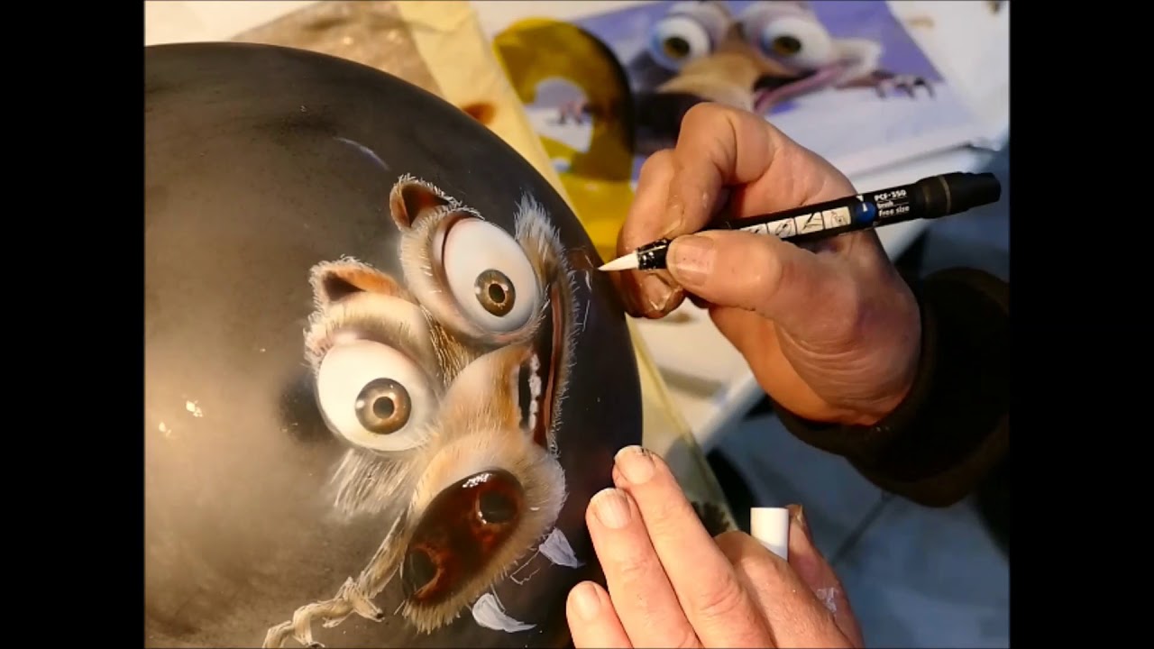Scrat L'Age de Glace sourire sur casque moto aérographe vidéo tuto