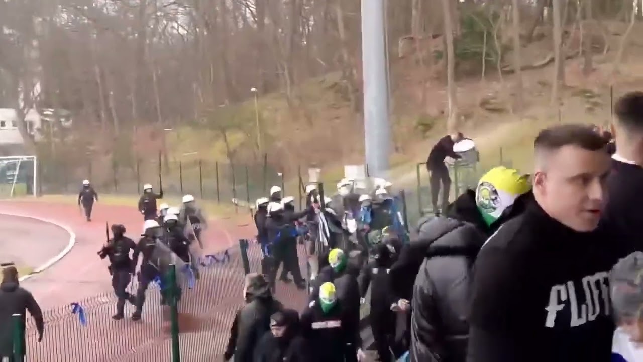 Polish Hooligans Fight Flota Świnoujście vs Elana Toruń