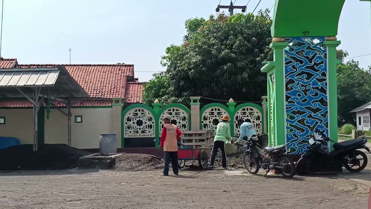 Perataan halaman Masjid untuk persiapan pengecoran