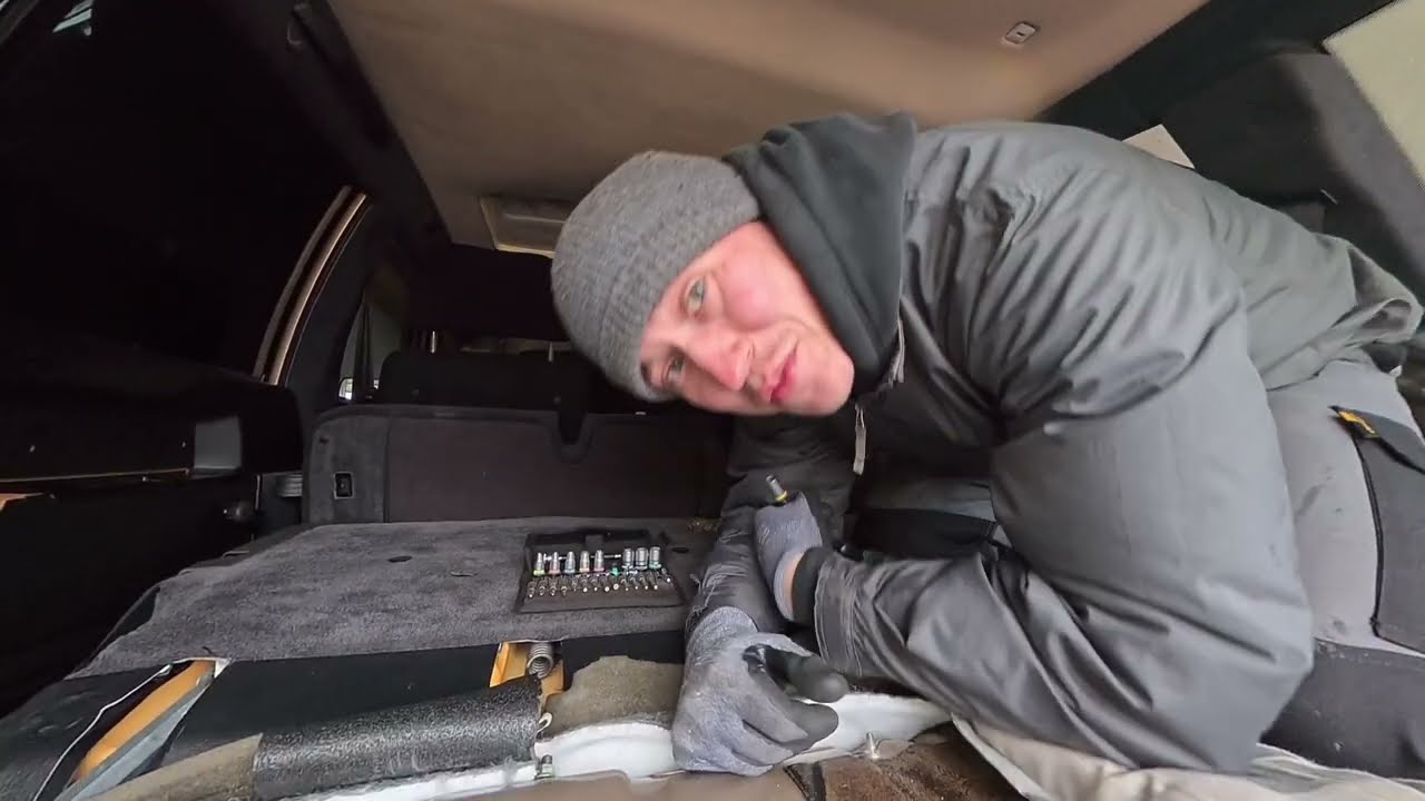 Volvo 940 Turbo fuelpump upgrade Part 1: pull out the 