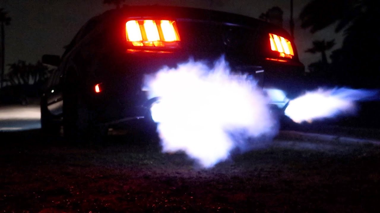 Supercharged mustang GT spits MASSIVE flames