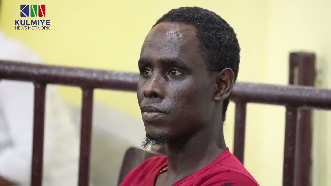 WUXUU KU EEDAYSANYAHAY INUU AS OO GACANTA MIDIG KA JARAY UU KALA SHAQEEYAY QARAXYO AY GEYSTEEN.