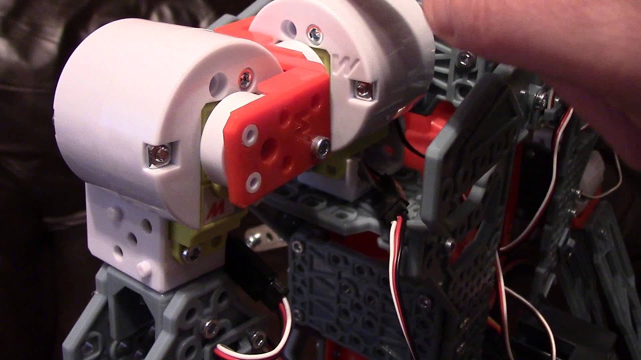 MECCANO MECCANOID G15KS TIPS 2: CONNECTING THE ARM & SHOULDER SERVO'S TO THE MECCABRAIN