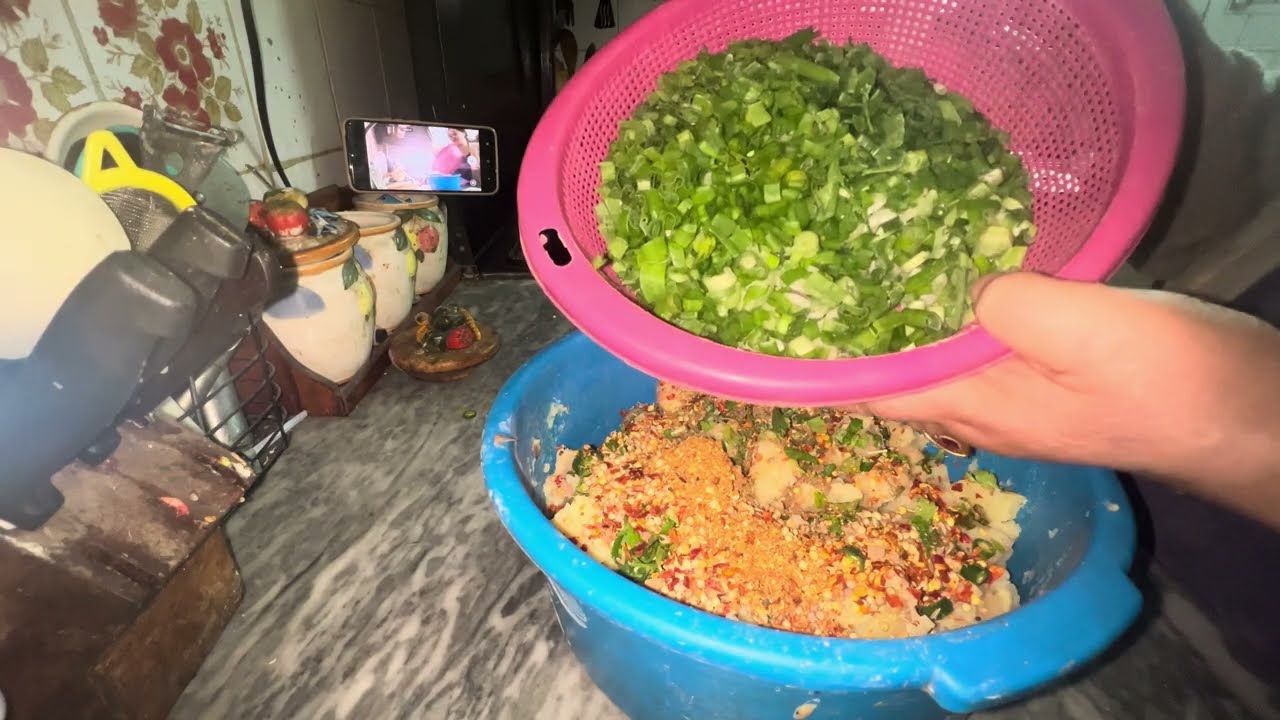 Chatpata Aloo Samosa Recipe Iftar Special: Bazar Jaise Kurkure Aloo Samosa Banane ka Asli Tarika