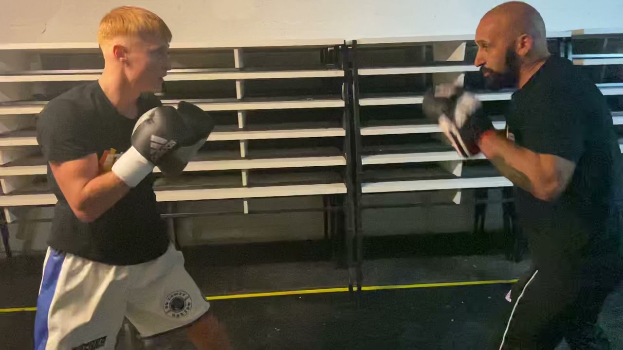 No Limit Boxing Pratzen vor dem Kampf