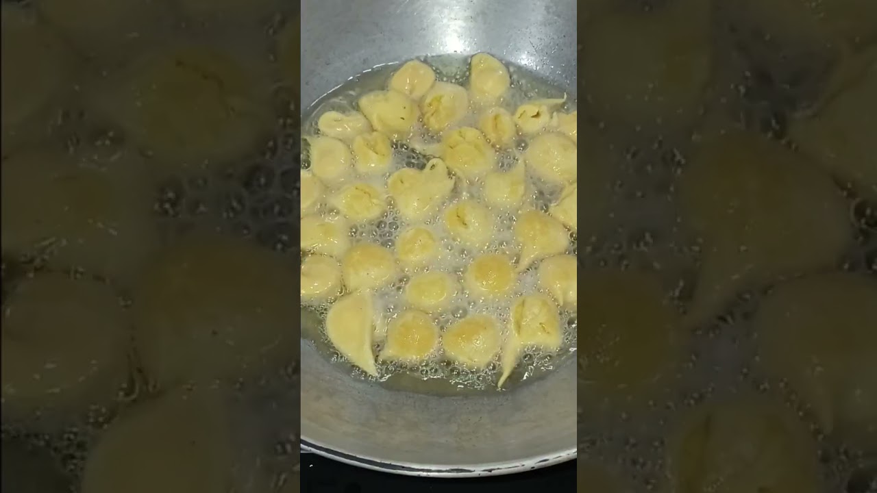 कढ़ी बड़ी     पतिदेव को यह बहुत अच्छा लगता है बहुत ही simple recipe है जरूर एक बार इस तरह बनाये 