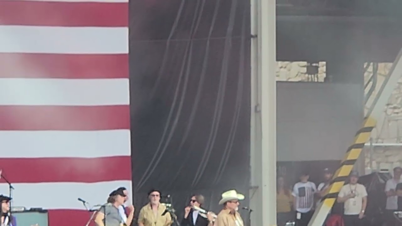 The Mavericks singing 