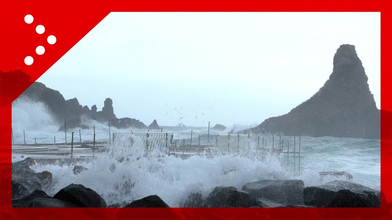 Maltempo, a Catania il mare devasta un lido: violenta mareggiata ad Aci Trezza