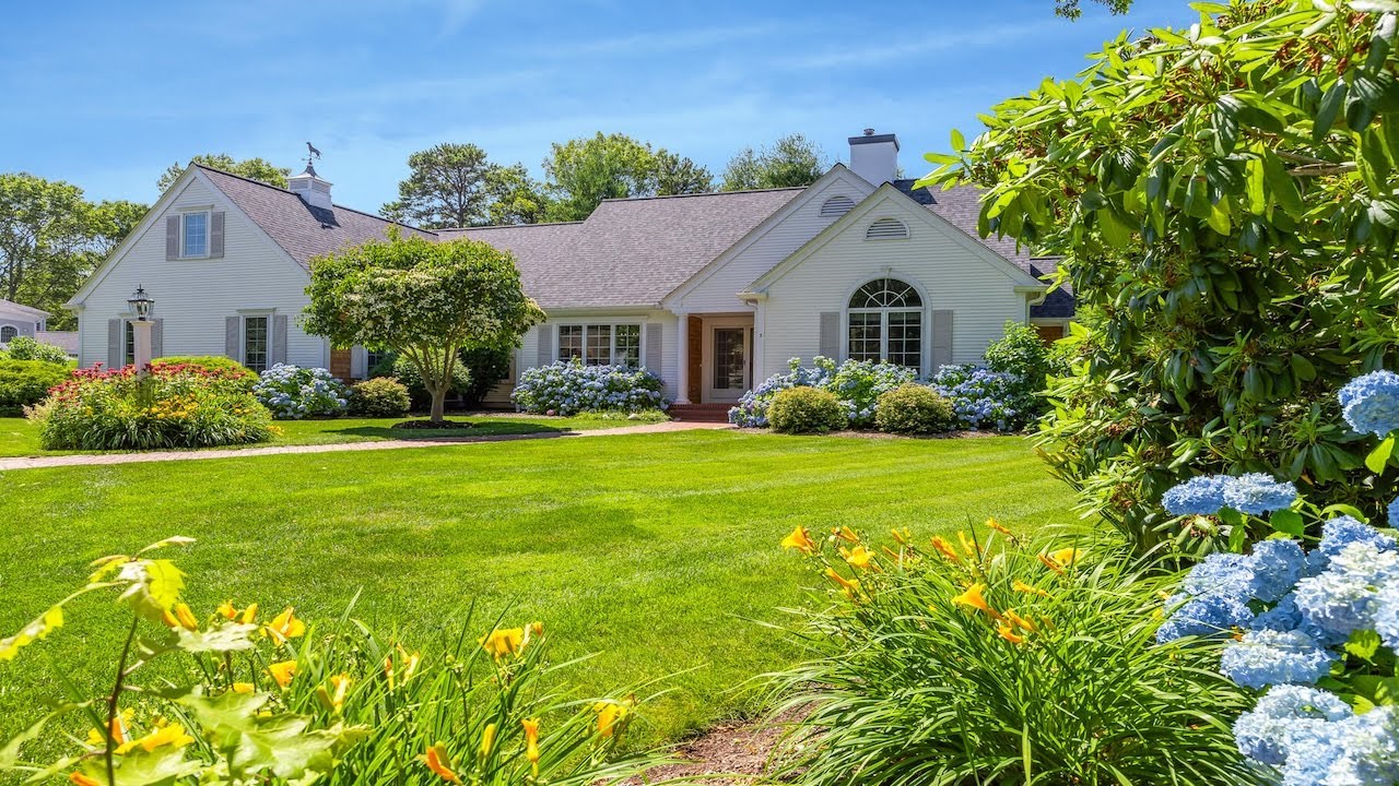 Charming Ridge Club Contemporary With In Ground Pool| Cape Cod, Massachusetts