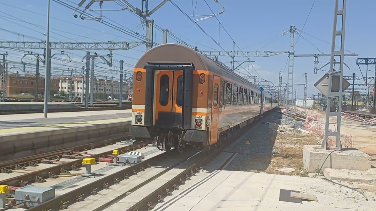 Expreso Rías Baixas 269 AAFM ALSA a León y Vigo saliendo de Chamartín