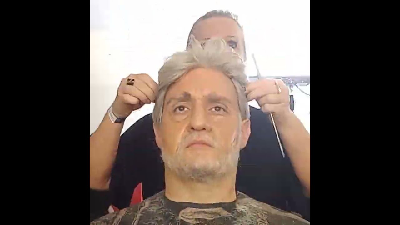 J&oacute;sa Tam&aacute;s transforming into Pl&aacute;cido Domingo