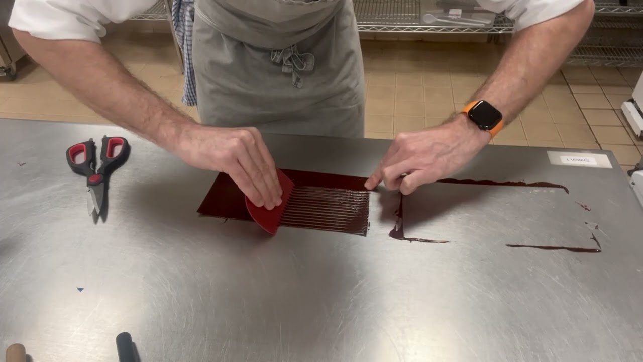 Chocolate – Tempered chocolate curls using acetate