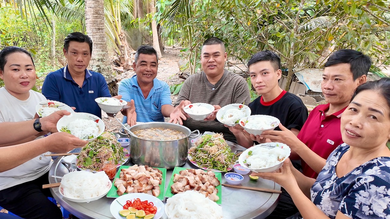 Cùng Team @bamocvlogmientay Nấu Nồi Bún Nước Lèo Đặc Sản Trà Vinh Ngon Chưa Từng Thấy Vui Quá Vui