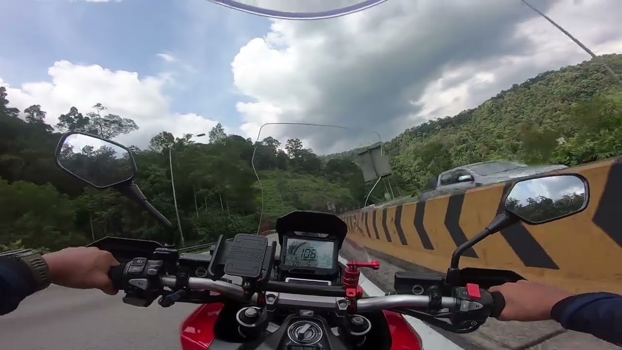 Honda X-ADV 750 sound 2 l Terowong Menora [RAW Onboard]