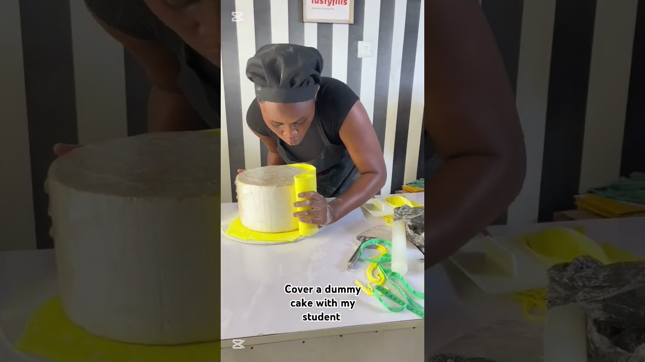cover a cake dummy in fondant with my student #fondant #cakedecorating #cakes #fondantcake