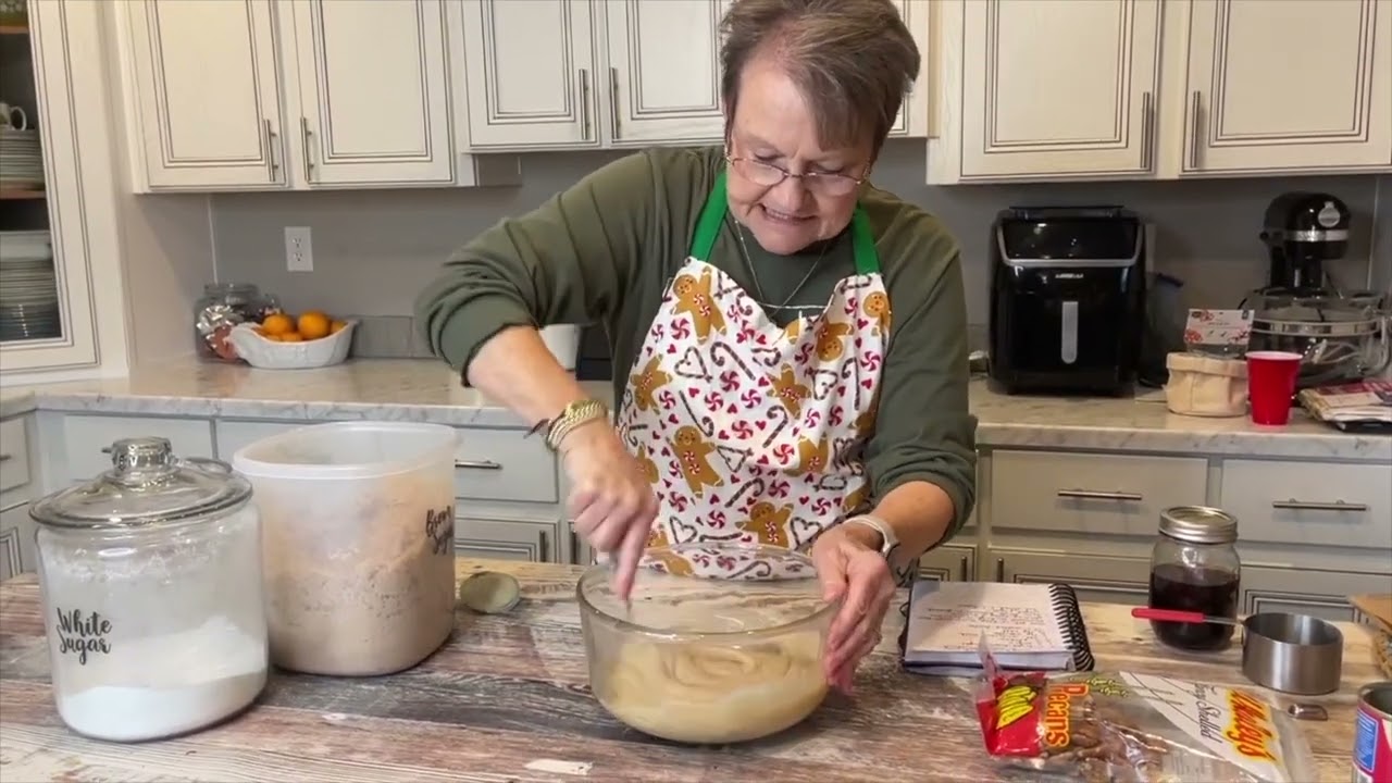 Easy Microwave Praline | How to make praline candy in the microwave | Christmas treats with Mama Sue