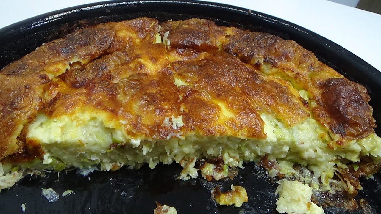 BANICA(pita) sa prazilukom i sirom pa nalivena!Od gotovih kora a kao da je od domaćih.VRELA NESTAJE👍