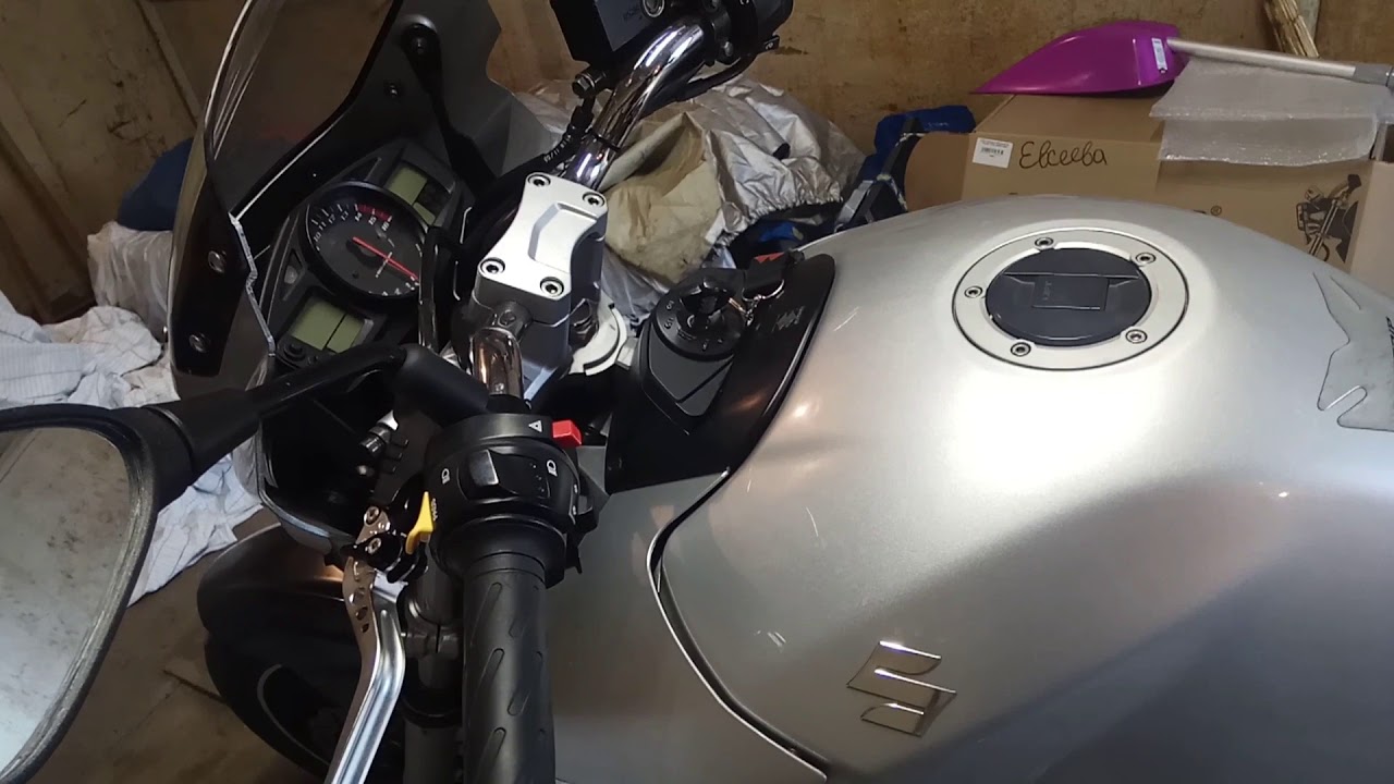 Suzuki GSR 600 - Чистим датчики, дроссельную заслонку и электрические контакты. 