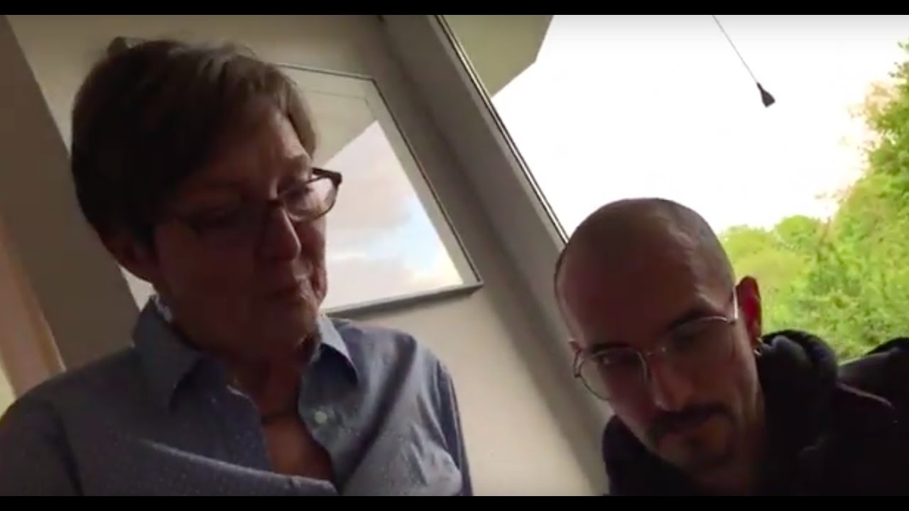 Dr. Mark Benecke bei seinen Eltern. Vegan.